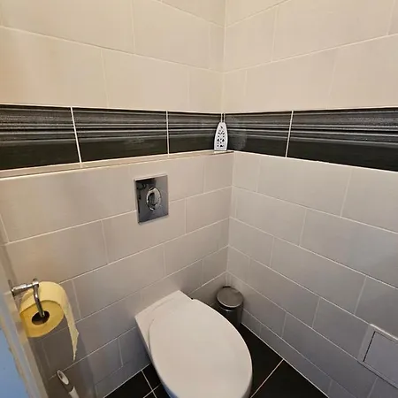 Apartment Holz Haus Naehe Wien
